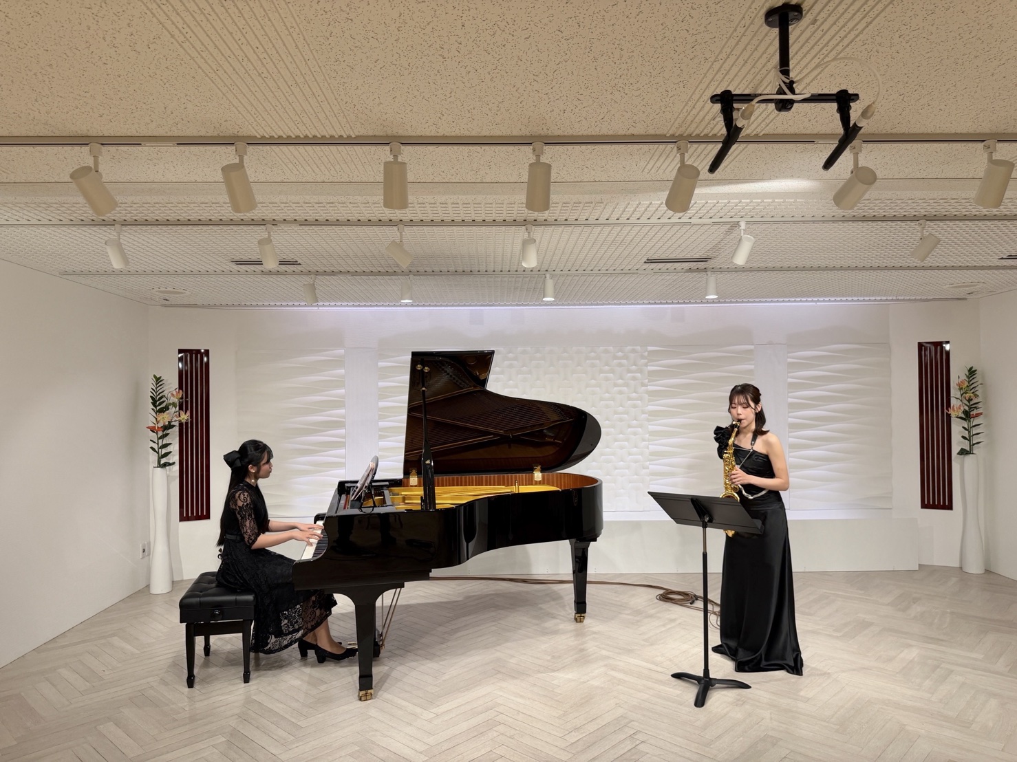 奏ホールのベーシックプランでピアノとサックスの録音録画